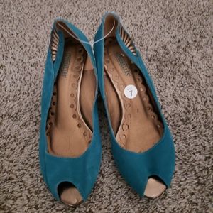 Seychelles turquoise nubuck kitten heel